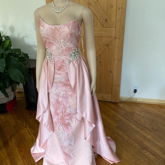 Ashley Lauren Prom or Pageant Dress. - Picture 5 of 13